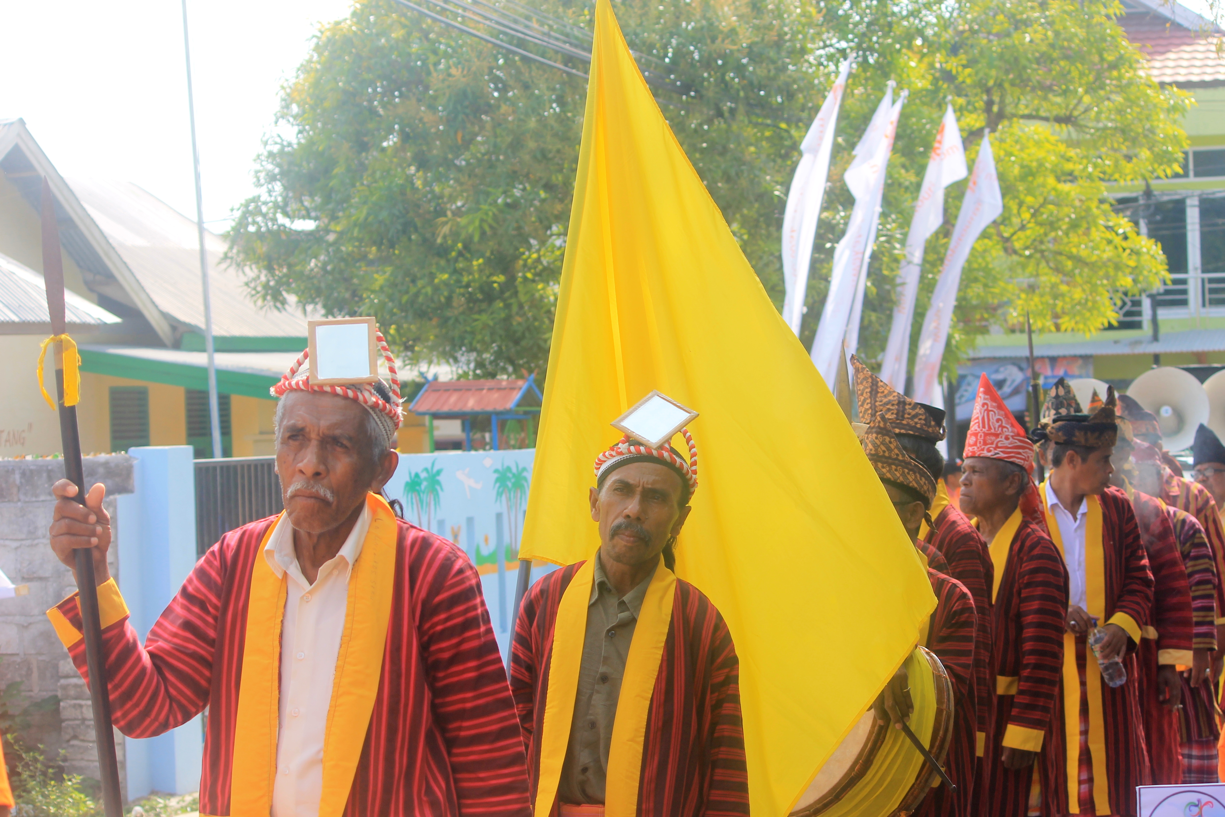 Foto Keseruan Karnaval Budaya di Pembukaan Wakatobi Wave 