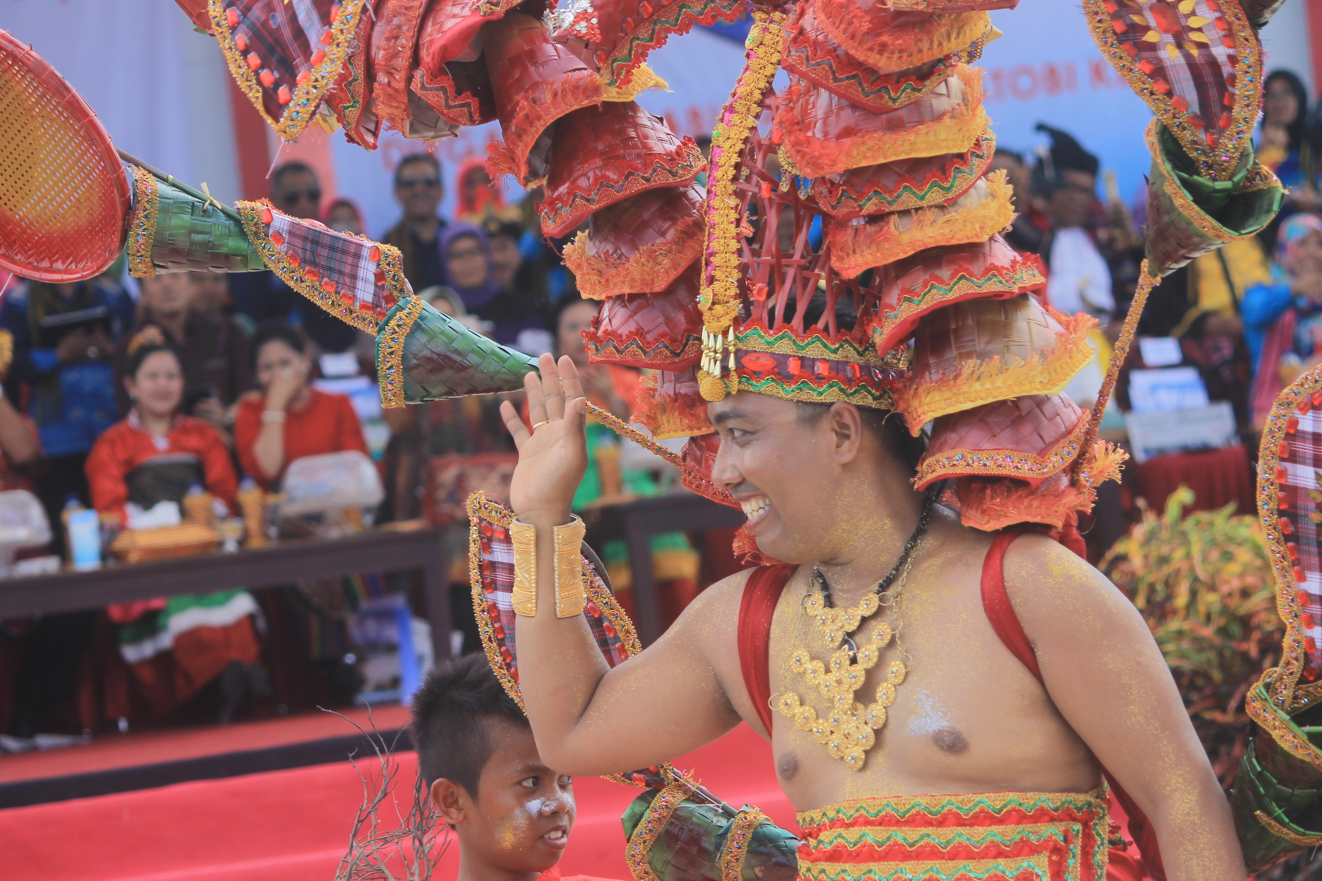 Foto: Keseruan Karnaval Budaya di Pembukaan Wakatobi Wave 2015  