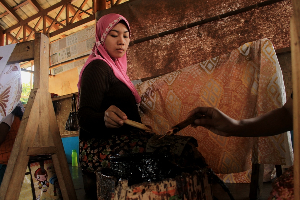 Cerita Masa Lalu Seniman Batik Ciracap