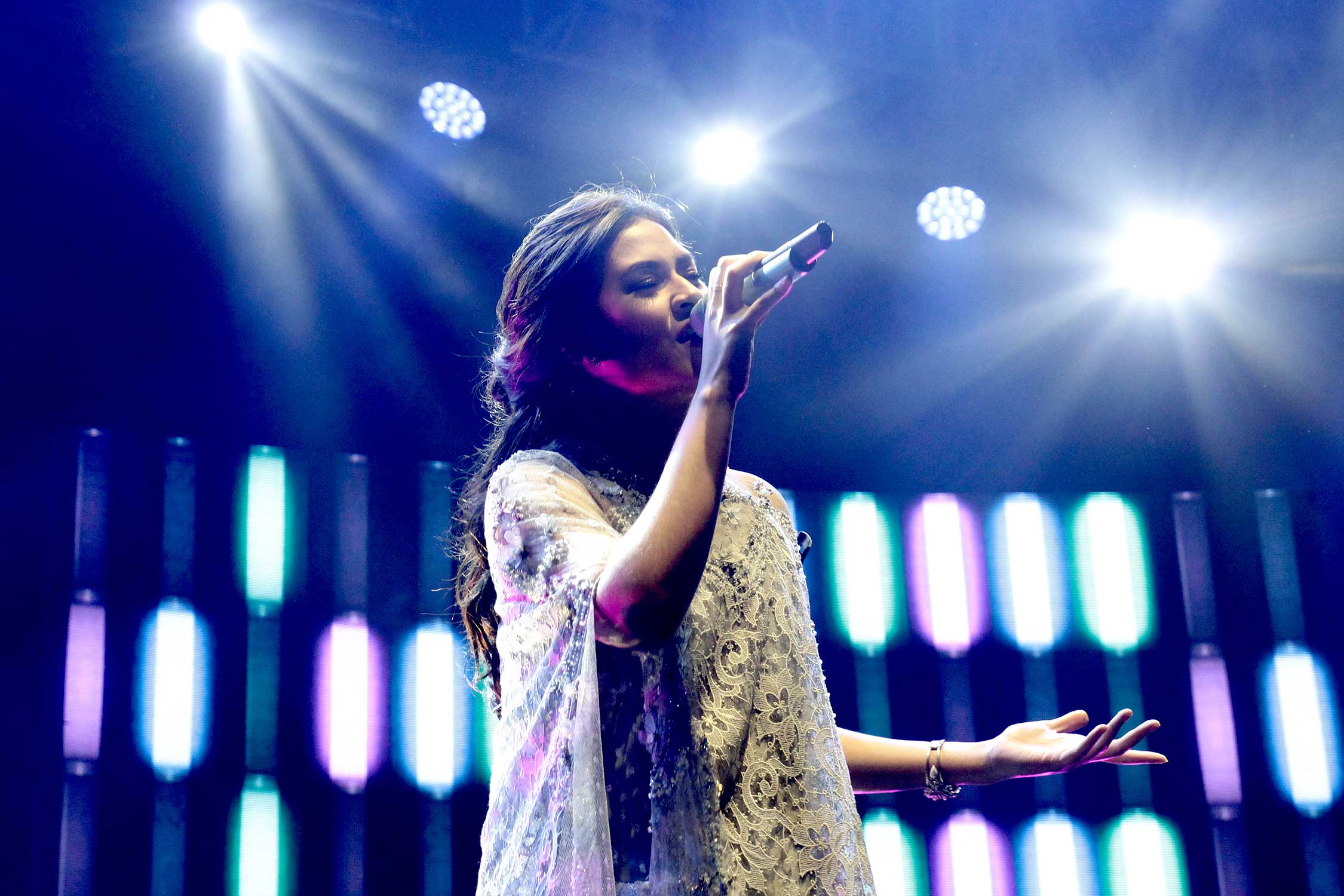 Keseruan Konser Handmade Tour Raisa di Solo