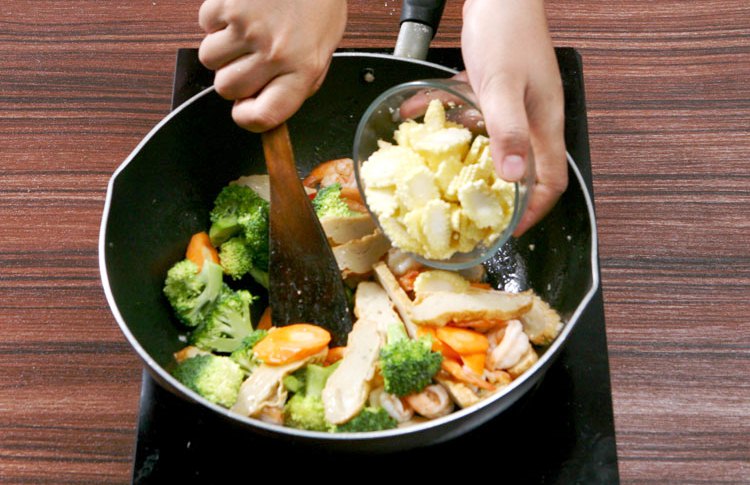 Ketika Bihun dan Capcay Bersatu, Hasilnya Nikmat!