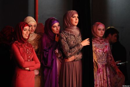Gaya Hijab Muslimah Chechnya, Sederhana nan Glamour
