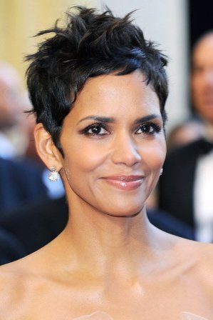 Seleb yang Tampil Oke dengan Rambut <i>Pixie</i>  