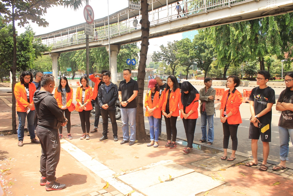 Mahasiswa dan Rumah Gerakan 98 Tabur Bunga Peringati Tragedi Semanggi