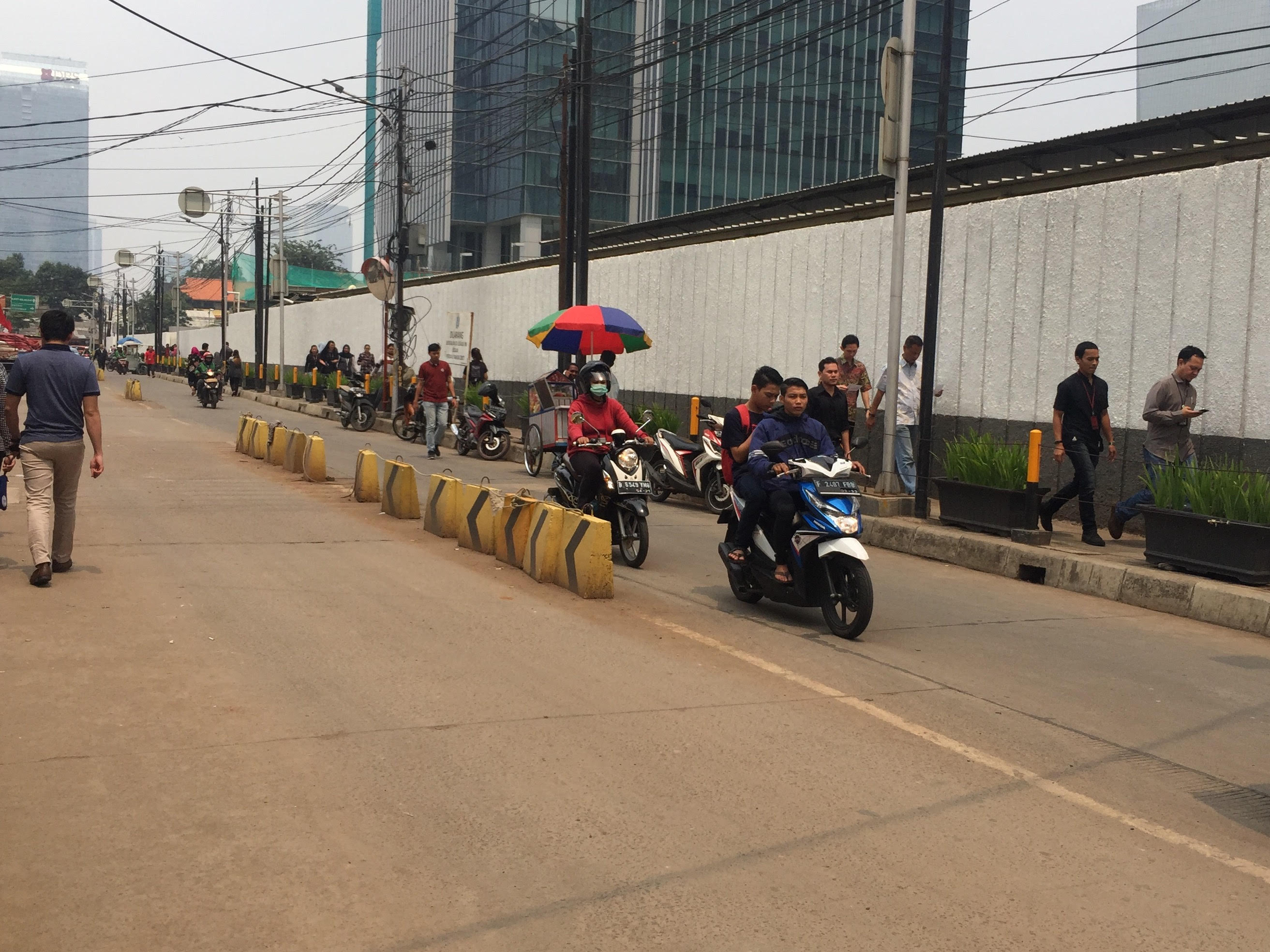 Menelusuri Jalan Alternatif di Sudirman