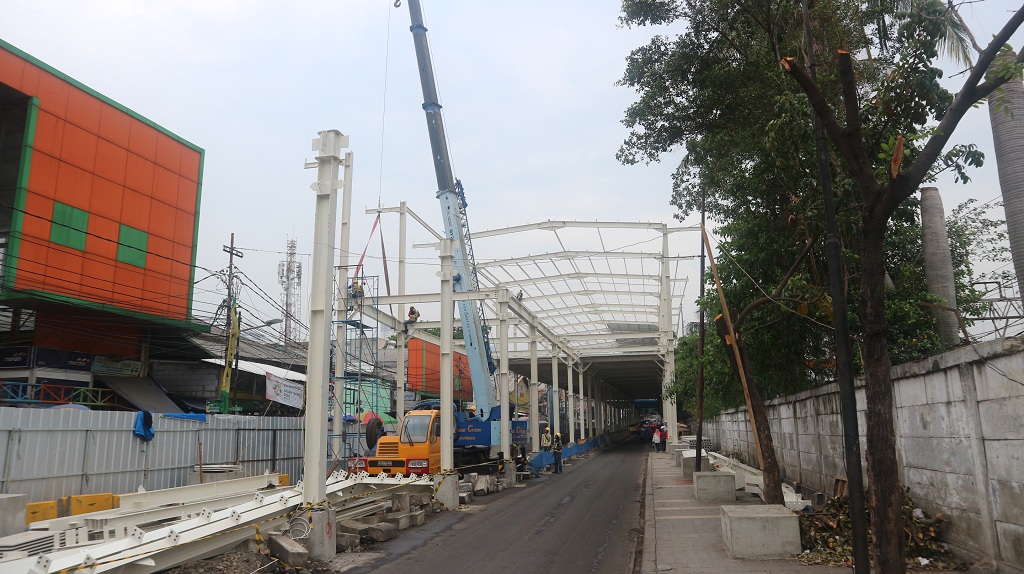 Pembangunan Sky Bridge Tanah Abang Hampir 50 Persen