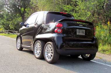 Tampilan Unik Smart ForTwo Berkaki Enam