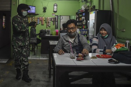 Beda Karantina Wilayah, Pembatasan Sosial, Hingga Darurat Sipil