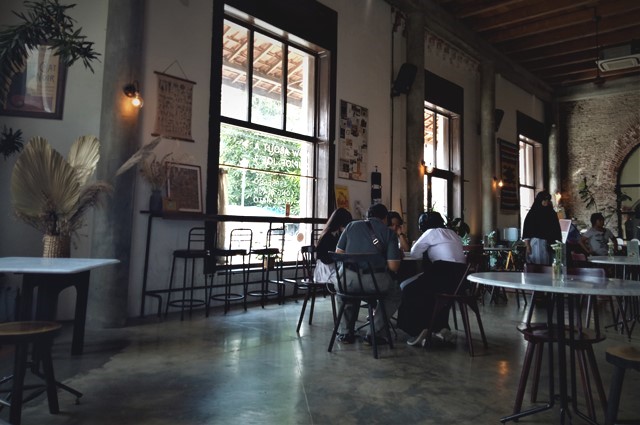 Sepenggal Memori Dari Regukan Kopi Spiegel Bar Bistro
