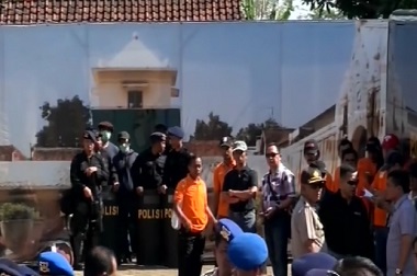 Petugas BI Datangi Rumah Dimas Kanjeng Taat Pribadi