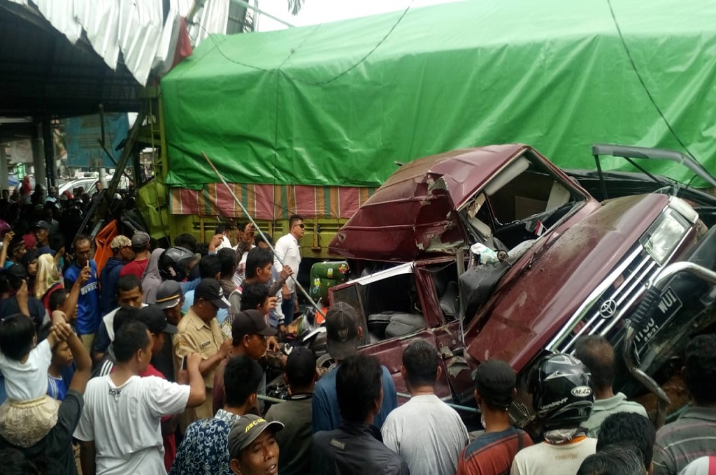 Truk Tabrak 33 Kendaraan, Empat Orang Tewas