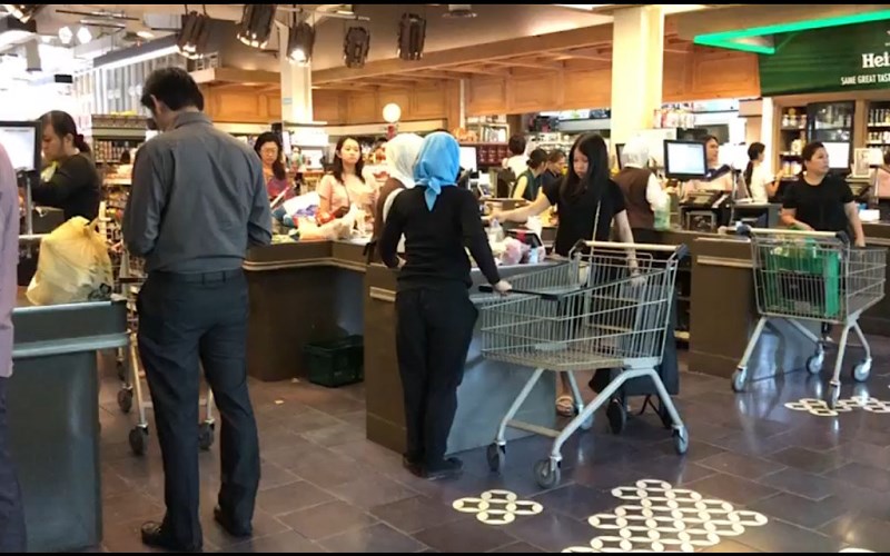 <i>Panic Buying</i> Tak Tampak di Pasar Swalayan