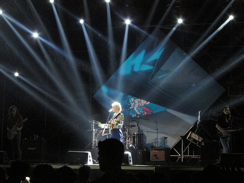 Sundara Karma Hadirkan Sosok David Bowie di Panggung Hodgpodge Superfest