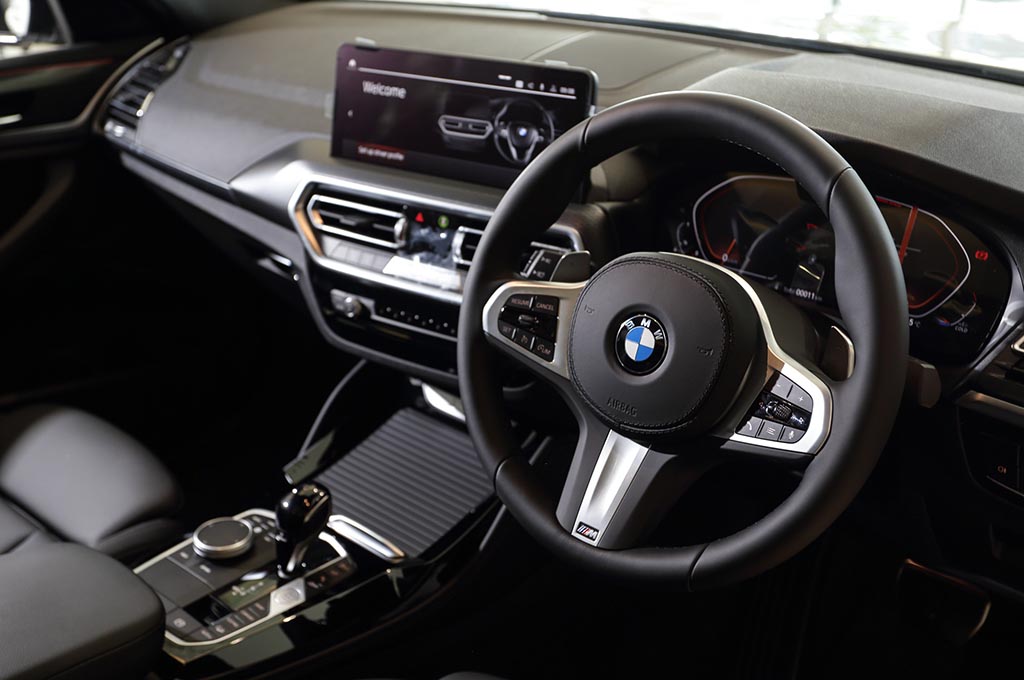 New BMW X4 Tawarkan Desain Sporty Bergaya Coupe