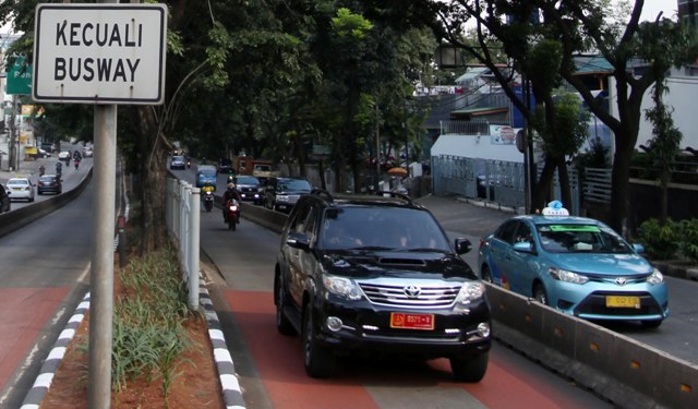 Penerobos Jalur TransJakarta Bayar Denda Rp500 Ribu ke Bank DKI