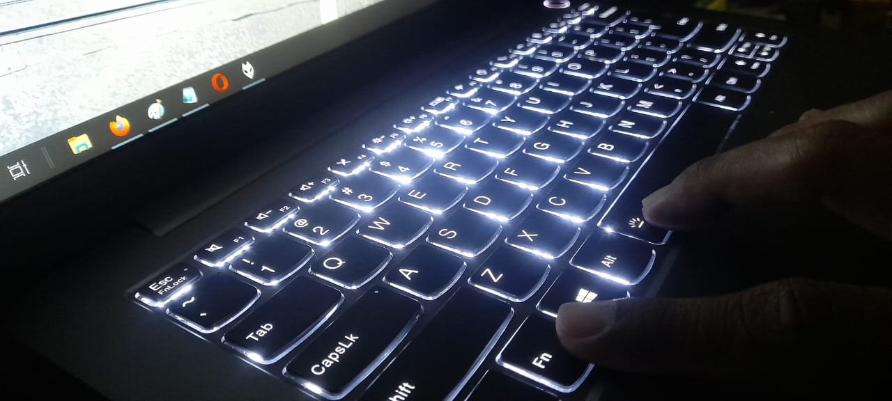 5 Cara Menyalakan Lampu Keyboard Laptop Semua Merek, Langsung Coba Aja <i>Gaes</i>!