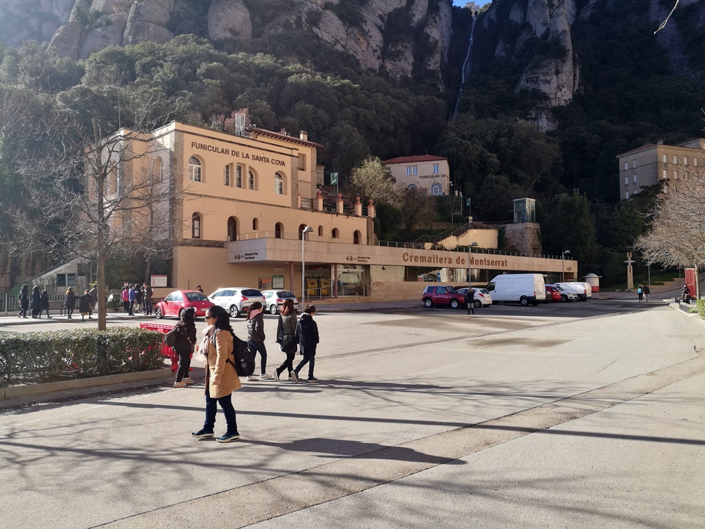 Jalan-Jalan di Barcelona, dari Montserrat Hingga ke Camp Nou