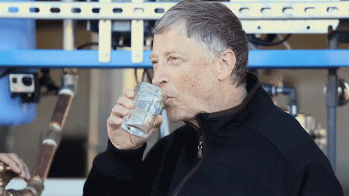 Bill Gates Minum Air dari Kotoran Manusia untuk Promosikan Teknologi Baru 