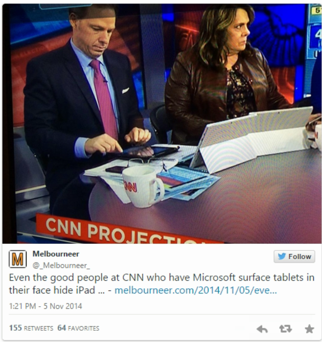 Duh, Presenter CNN Jadikan Surface Hanya sebagai Penopang iPad