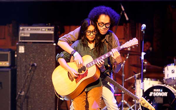 Layanan Musik Digital, Menguntungkan atau Merugikan Artis?