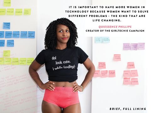 6 Programmer Perempuan Tampil sebagai Model Iklan Pakaian Dalam  