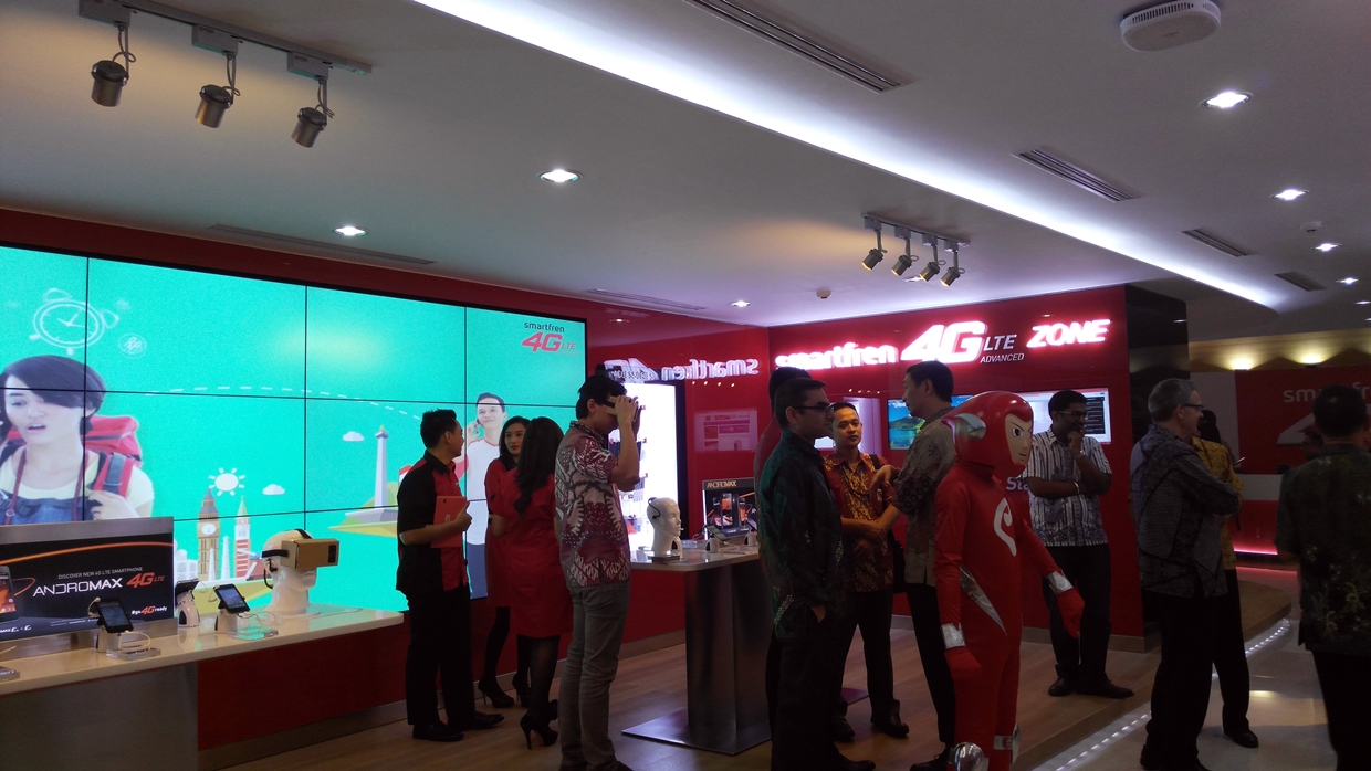 Smartfren Luncurkan Experience Zone, Tawarkan Hisense Pureshot dan Pureshot+