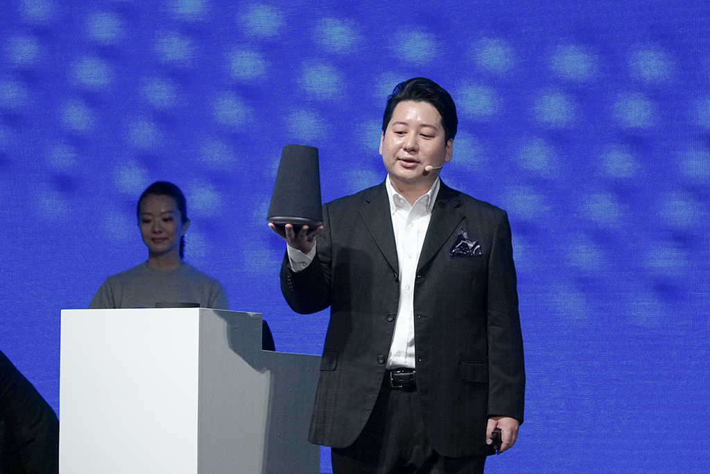 LINE Wave, Speaker Pintar Pesaing Amazon Echo