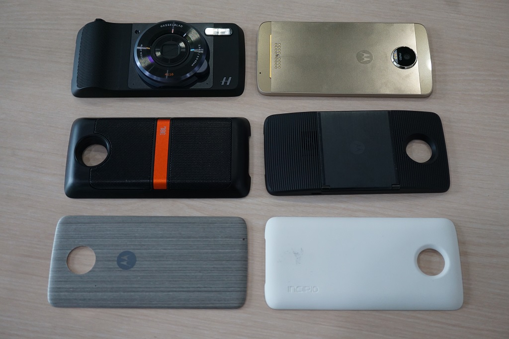 Mengintip Isi Kotak Moto Z