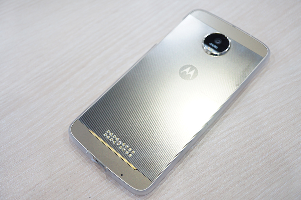 Menjajal Moto Z, Inikah Ponsel Masa Depan?