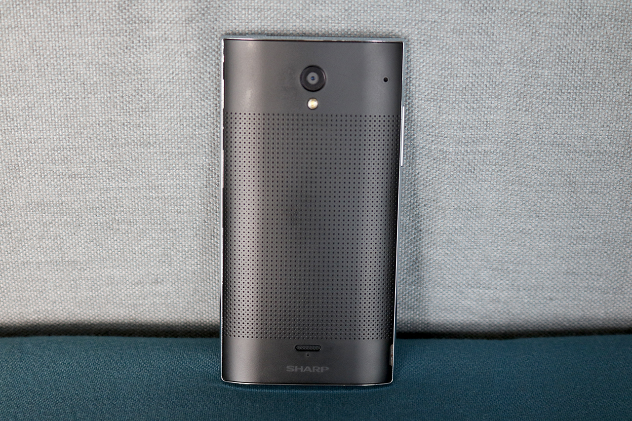 SHARP Aquos Crystal, Ponsel 4G Unik