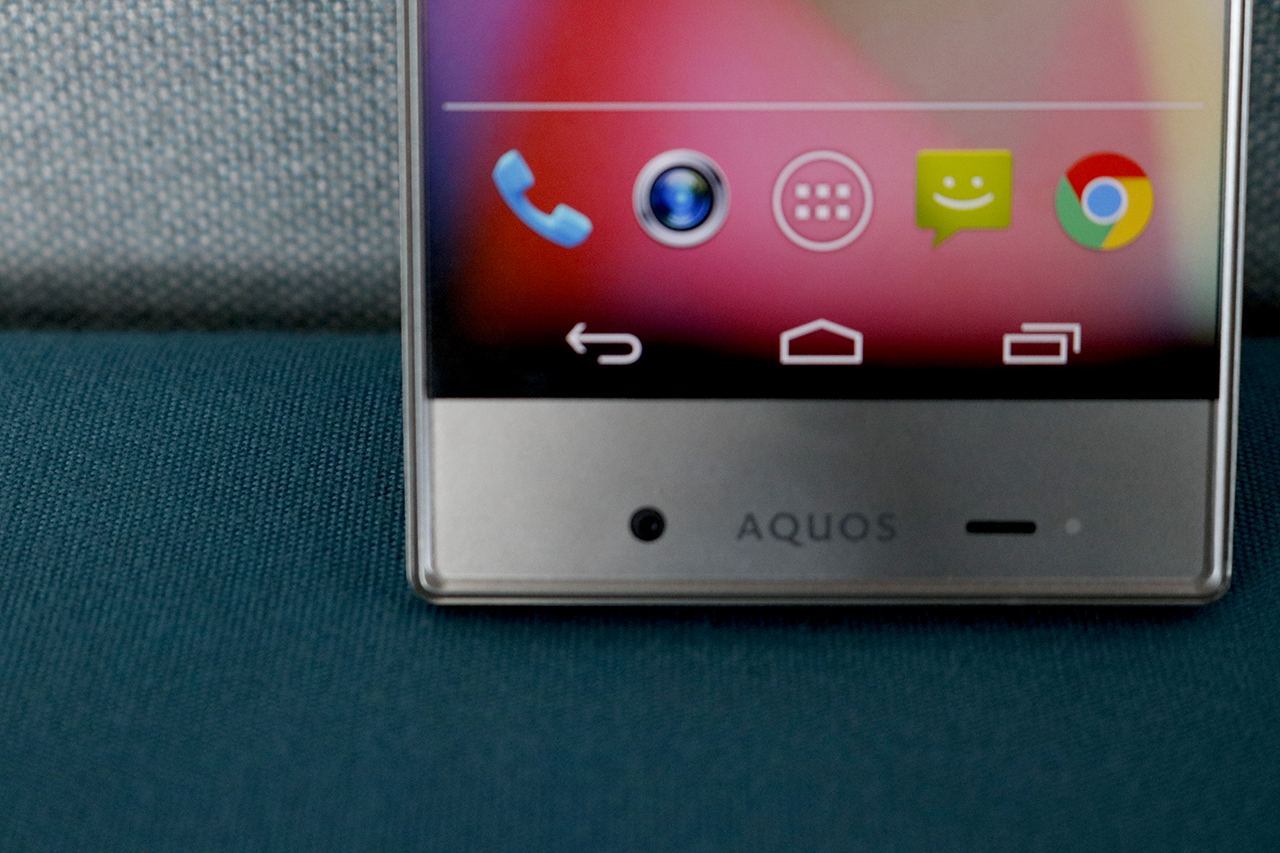 SHARP Aquos Crystal, Ponsel 4G Unik