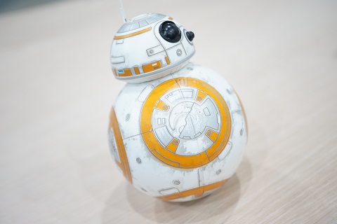 Intip Isi Kotak Robot BB-8 dan Force Band dari Sphero