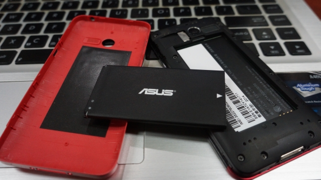 ASUS Padfone Mini: Perangkat Unik yang Gabungkan Ponsel & Tablet   