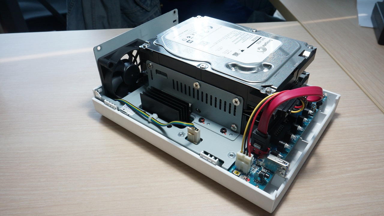 QNAP TS-251C, Ringkas dan Banyak Fitur 