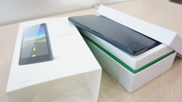 Unboxing OPPO Mirror 3