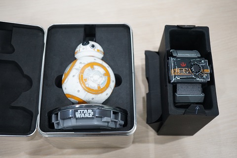 Intip Isi Kotak Robot BB-8 dan Force Band dari Sphero
