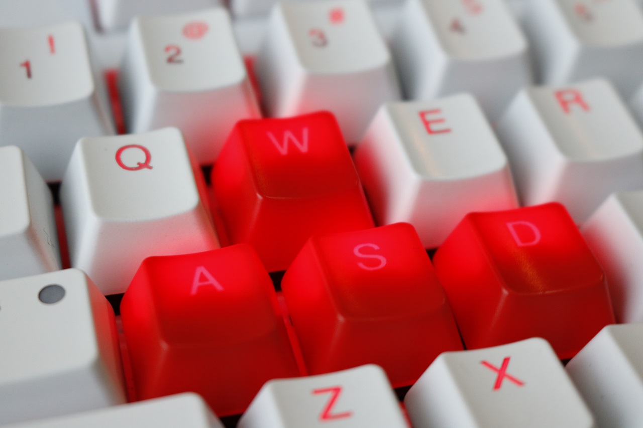 Ducky Channel Shine 4 Cherry MX Brown, Nyaman Tapi Minim Fitur 