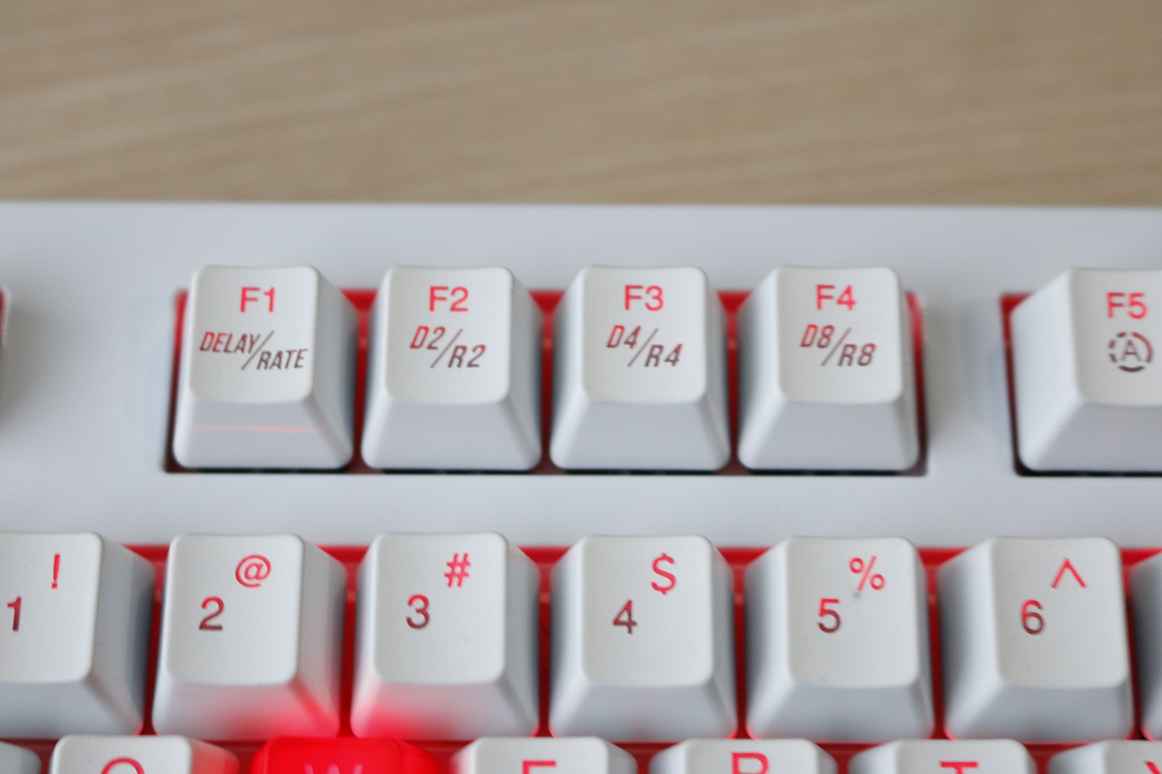 Ducky Channel Shine 4 Cherry MX Brown, Nyaman Tapi Minim Fitur 