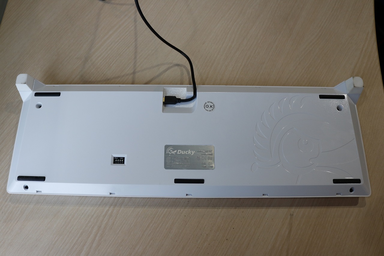 Ducky Channel Shine 4 Cherry MX Brown, Nyaman Tapi Minim Fitur 