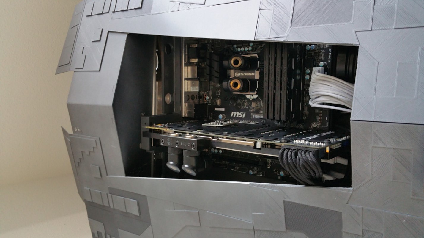Wow, Pesawat Star Wars Ini Ternyata Sebuah PC 