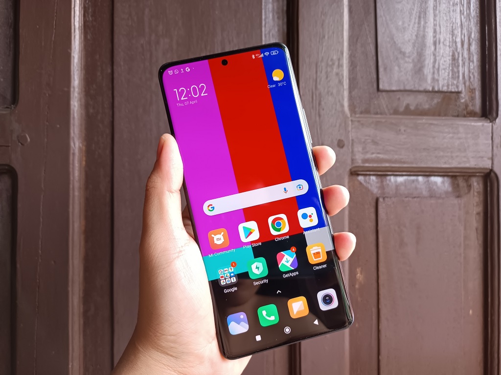 Review Xiaomi 12 Pro, Kemewahannya Terasa di Genggaman