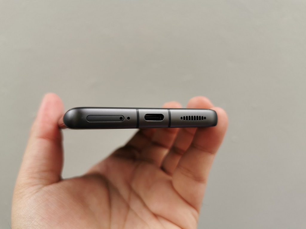 Review Xiaomi 12, Ergonomis dan Mengesankan