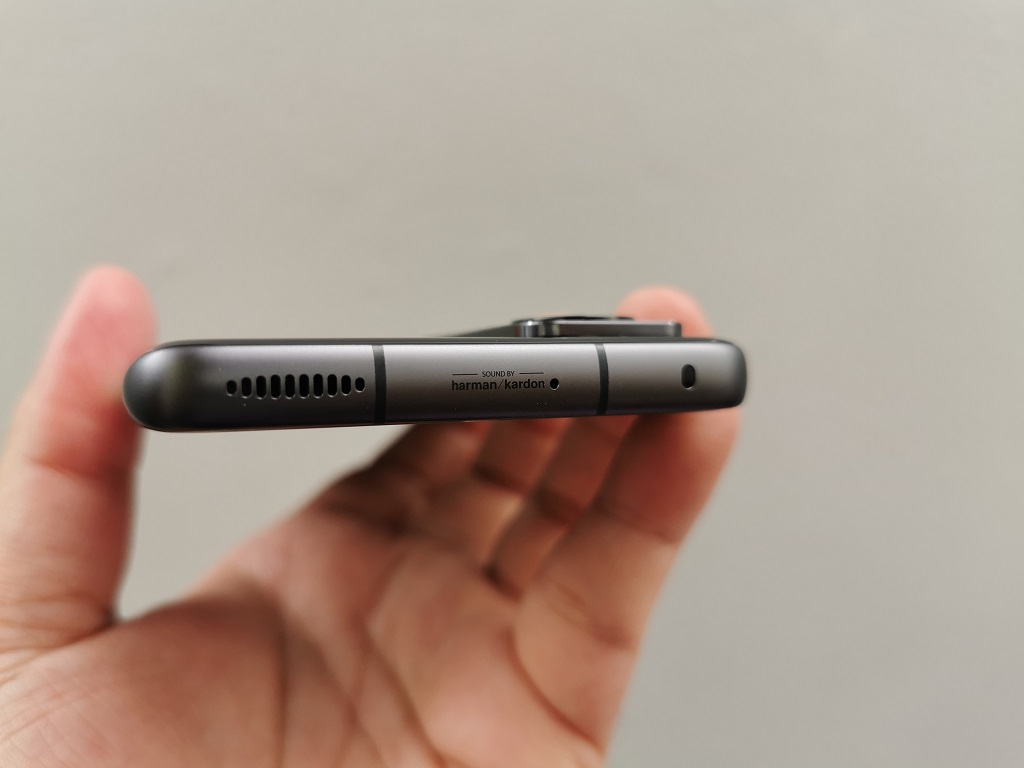 Review Xiaomi 12, Ergonomis dan Mengesankan