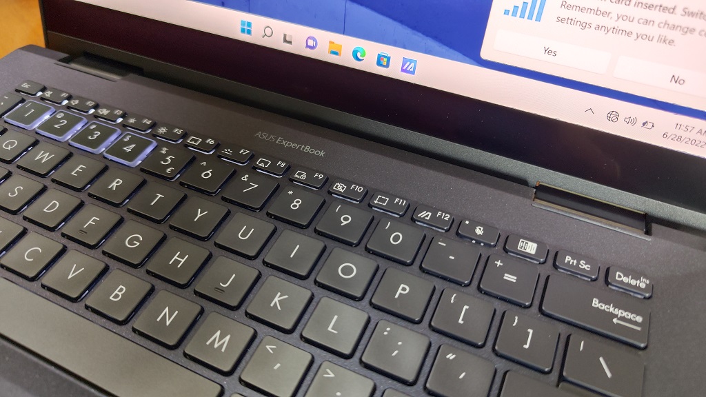 Asus Expertbook B7 Flip, Laptop Profesional tak Bergantung WiFi