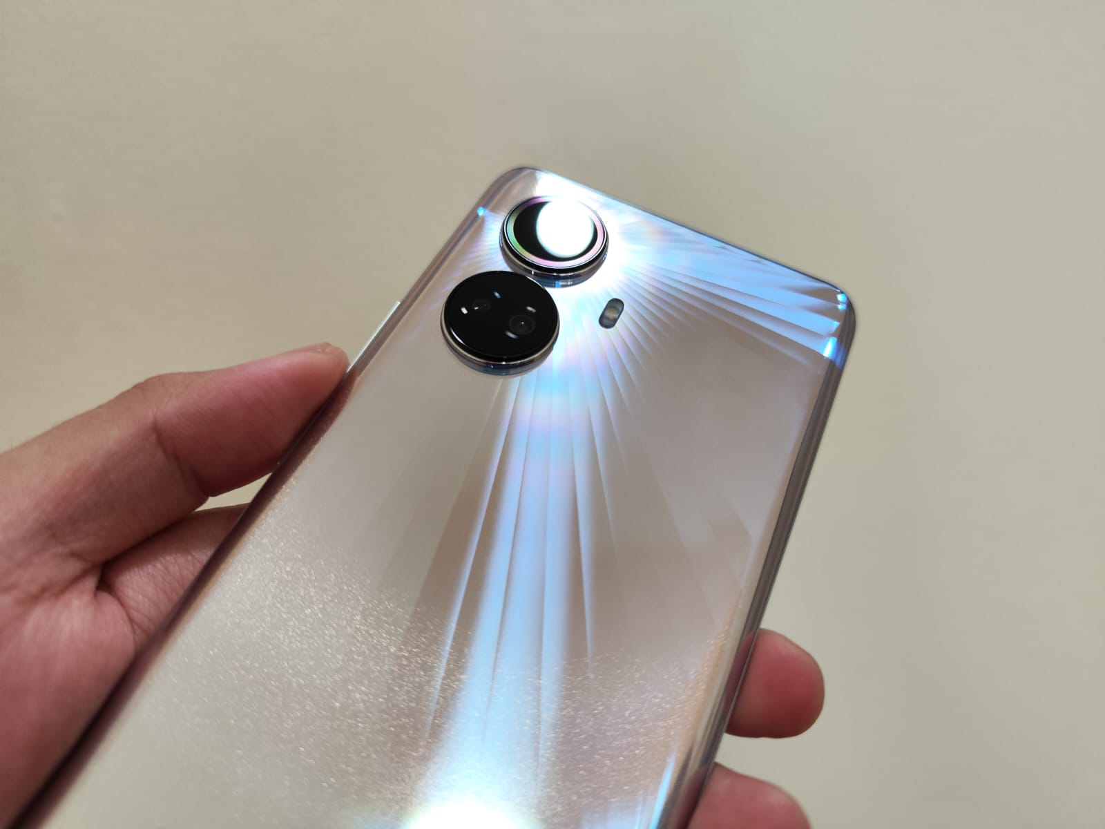 Review realme 10 Pro+ 5G, Desain Mewah Jagoan Kelas Menengah
