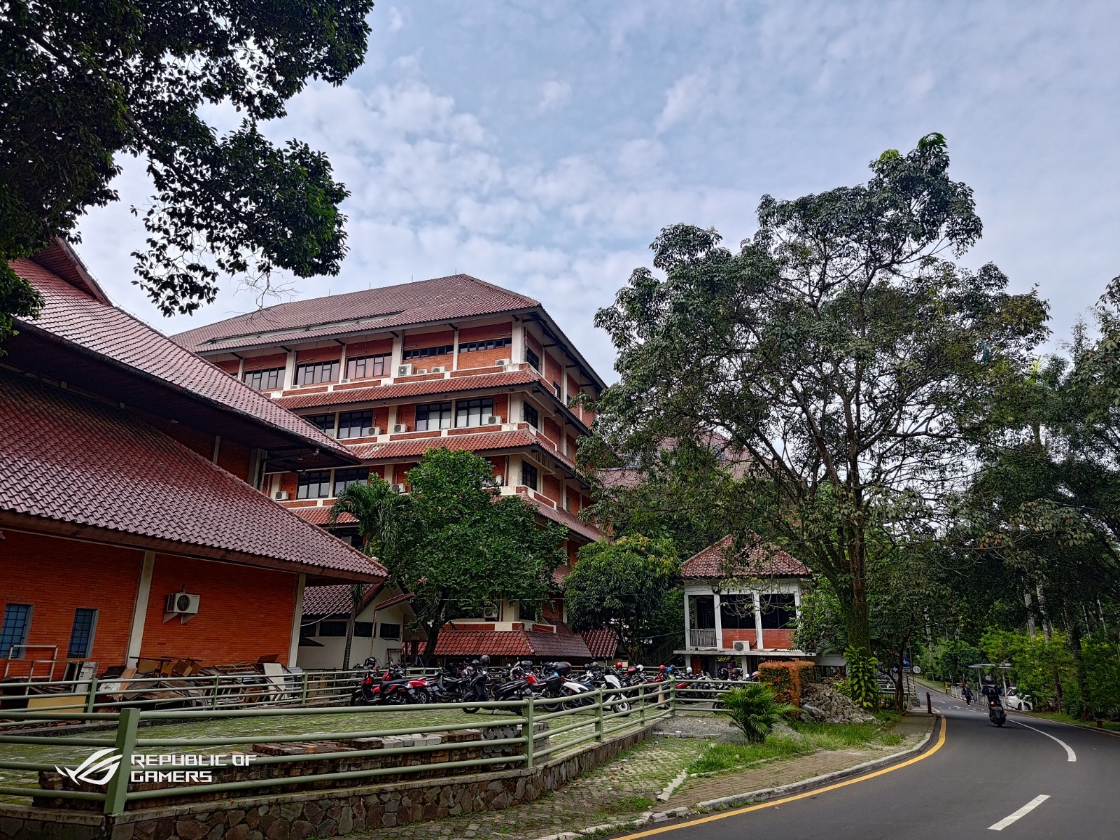 Review Asus ROG Phone 7, Performanya Makin Kencang tapi Desainnya Membosankan