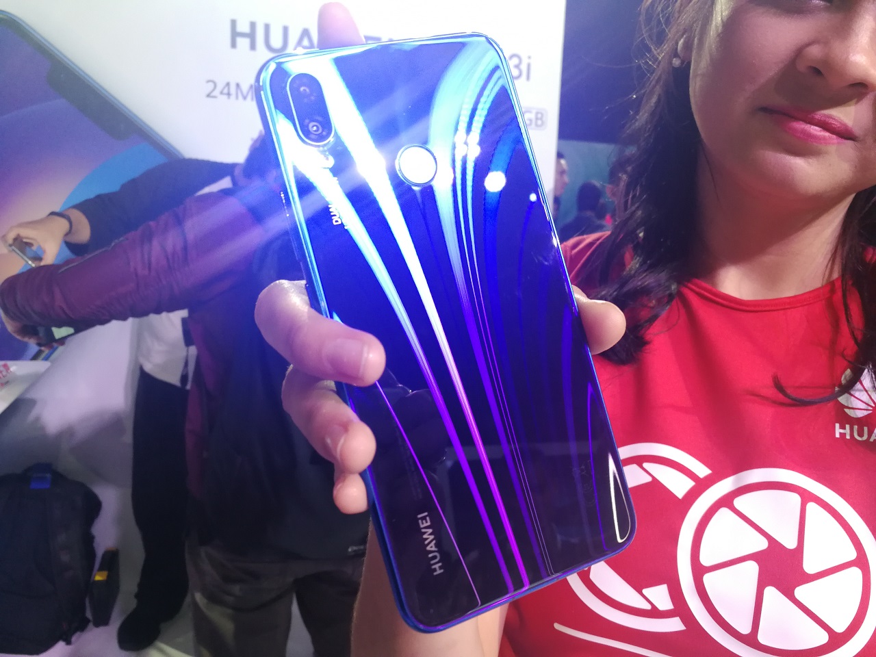 Melihat Isi Penjualan Huawei Nova 3i