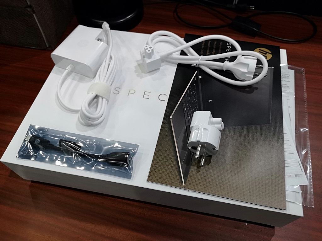 Membedah Kotak Ultrabook Mewah, HP Spectre 13