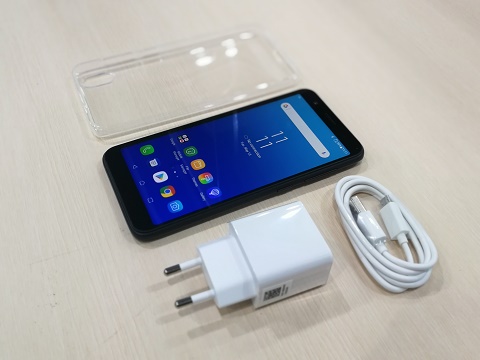 Membongkar Isi Kotak ASUS ZenFone Live L1