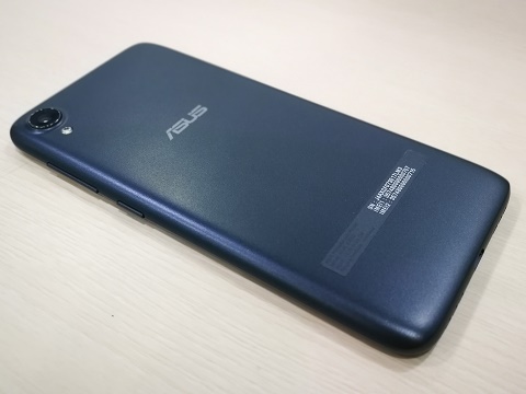 Membongkar Isi Kotak ASUS ZenFone Live L1